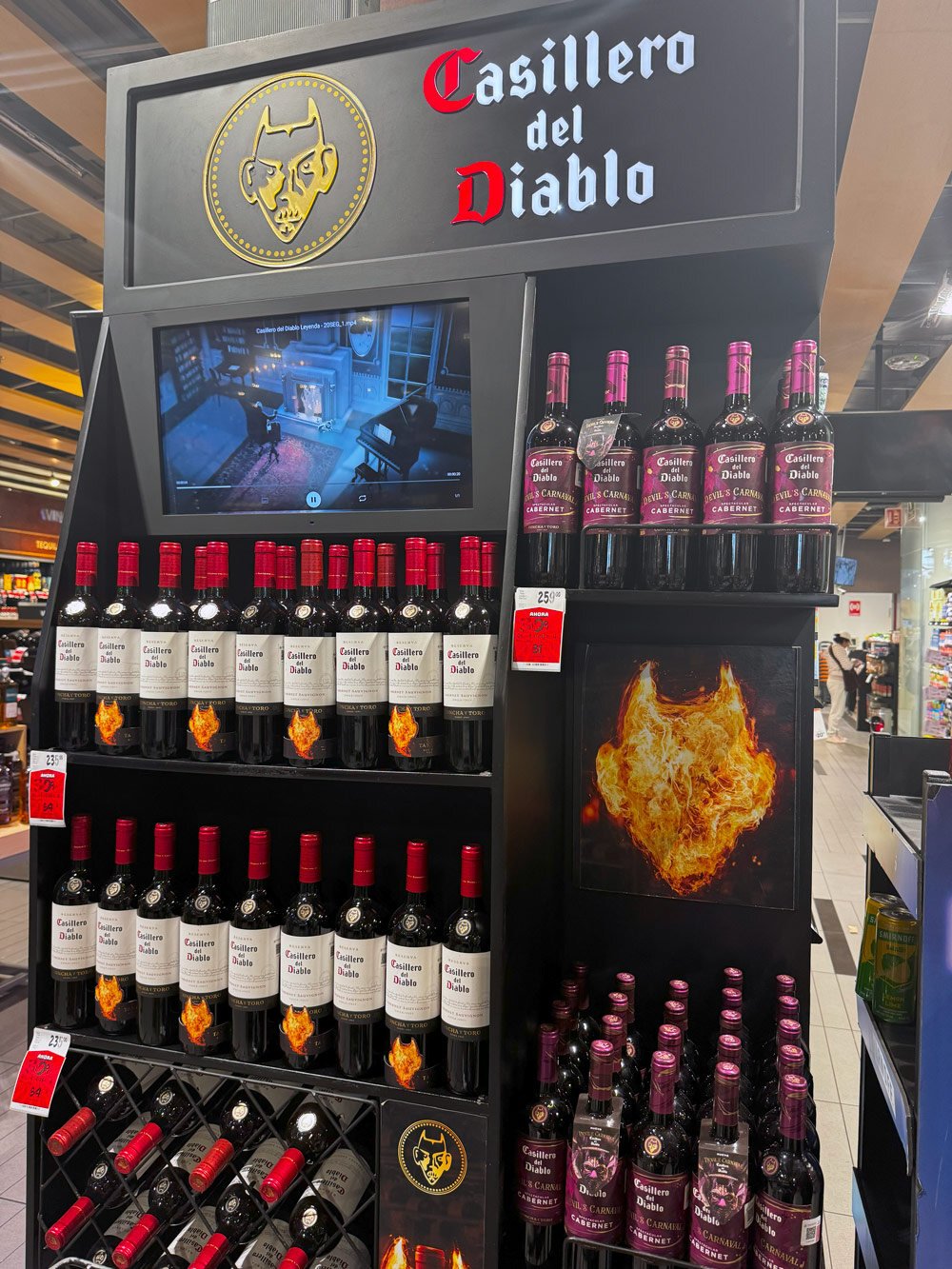 aisle-end-cap-screen-casillero-del-diablo-2