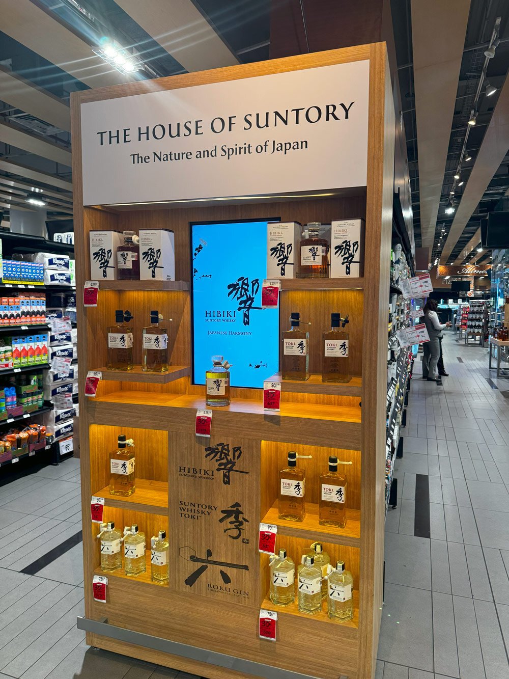 aisle-end-cap-screen-house-of-suntory