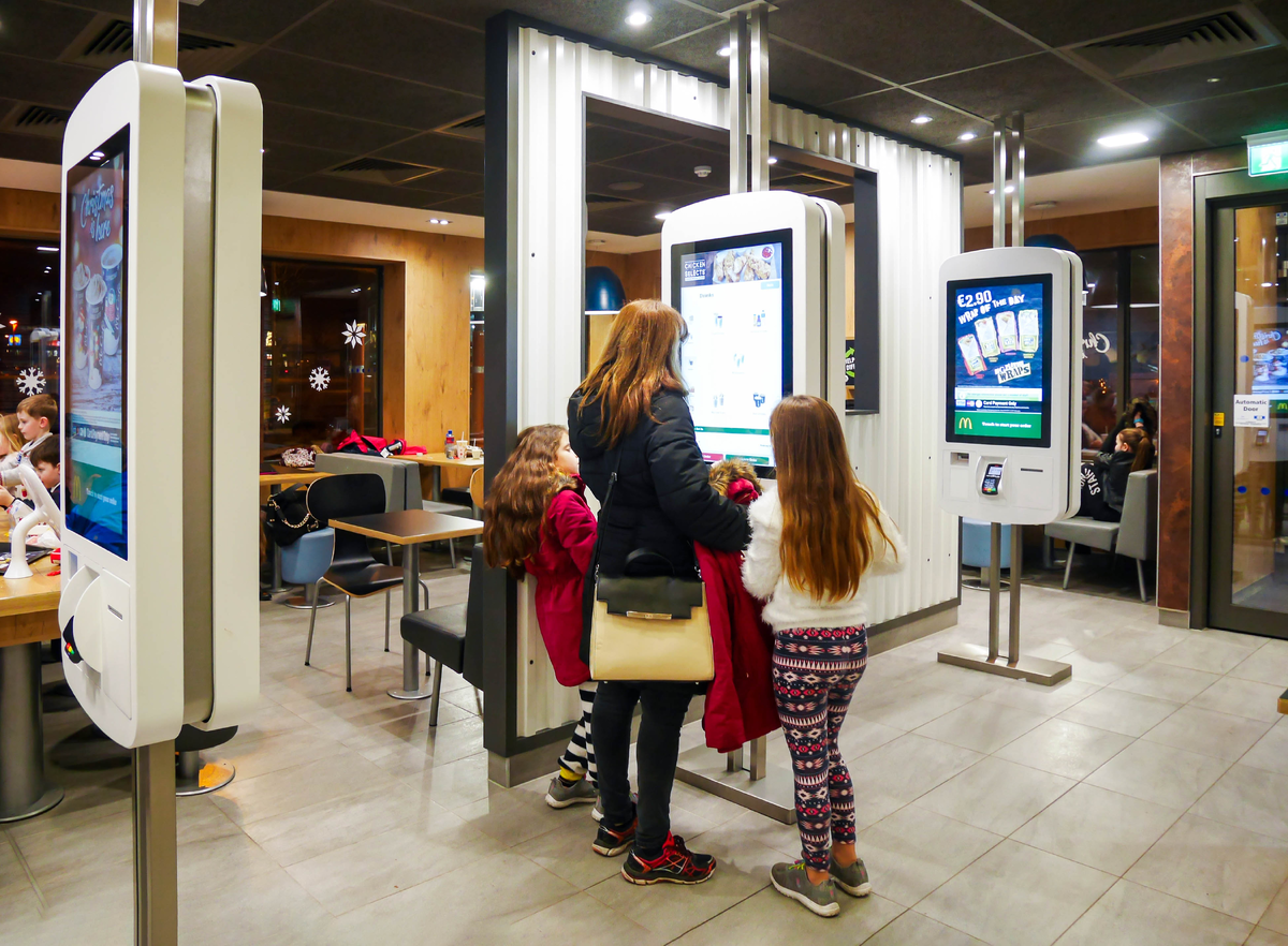 CRI_How Smart Signage_Image-1